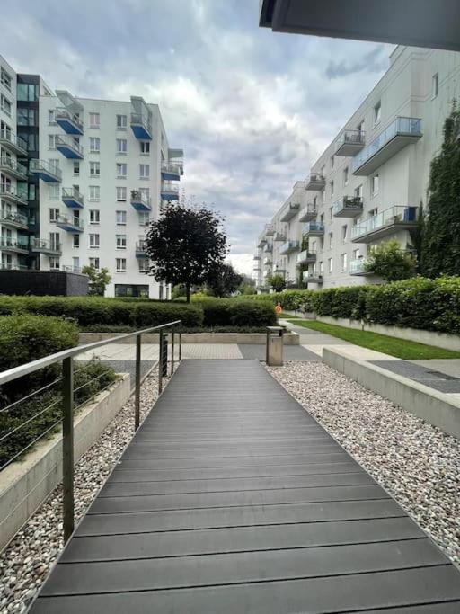 Modern, Spacious With Garage And Balcony Warsaw
