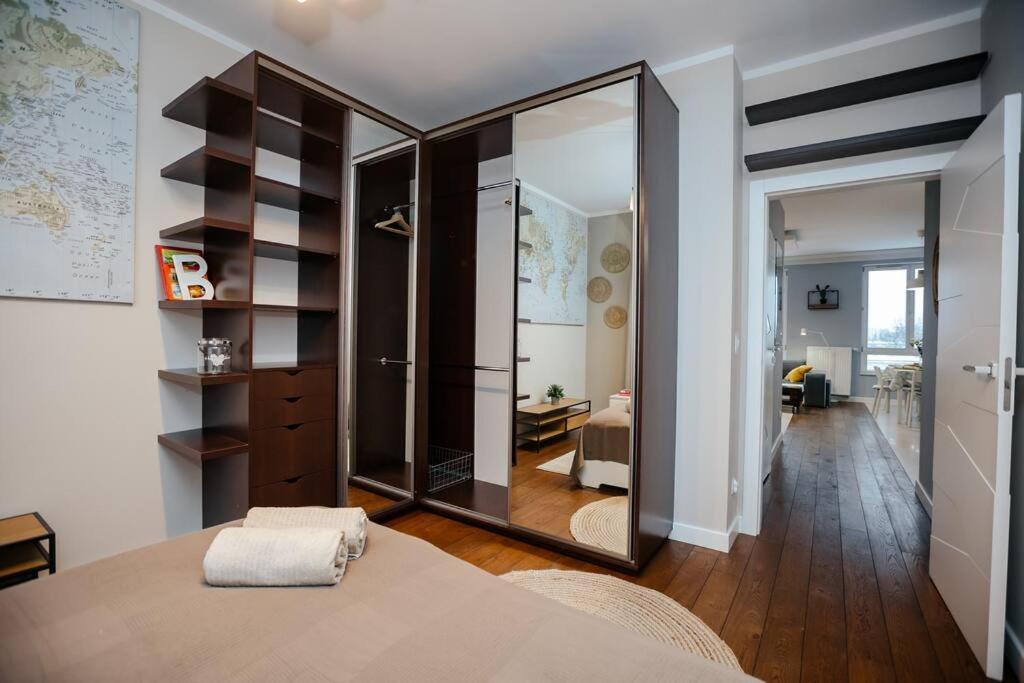 Apartment Modern, Spacious With Garage And Balcony Warsaw