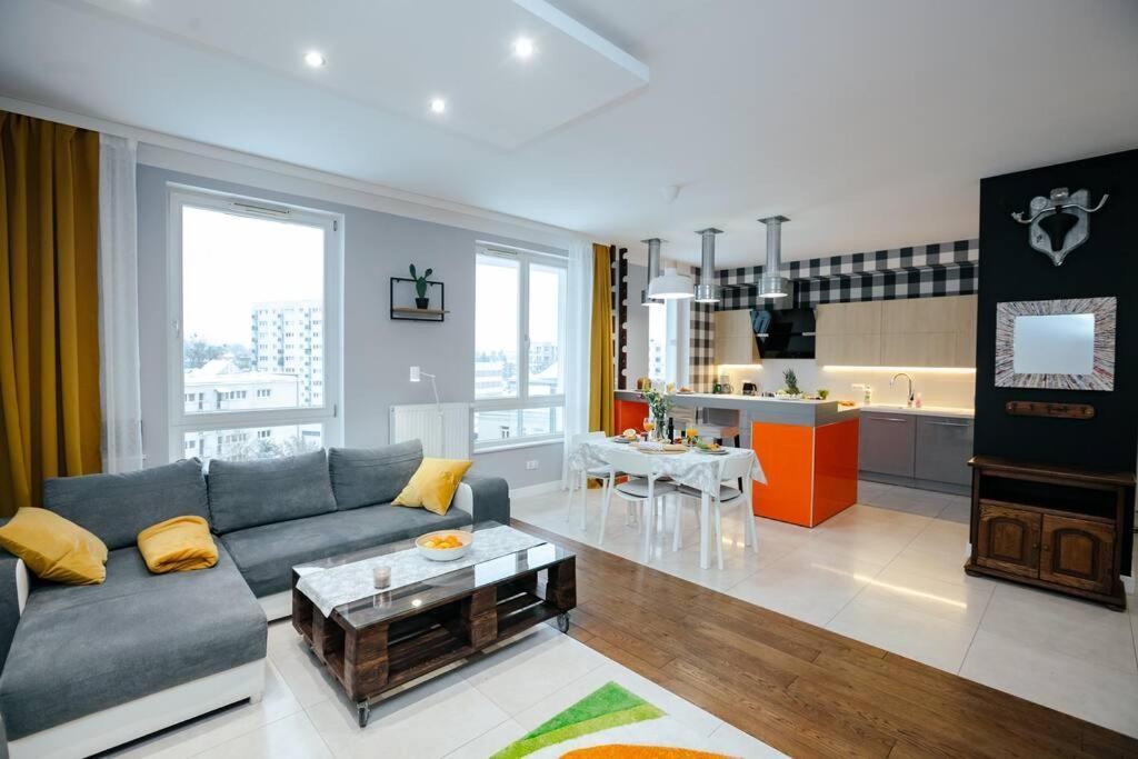 Apartment Modern, Spacious With Garage And Balcony Warsaw